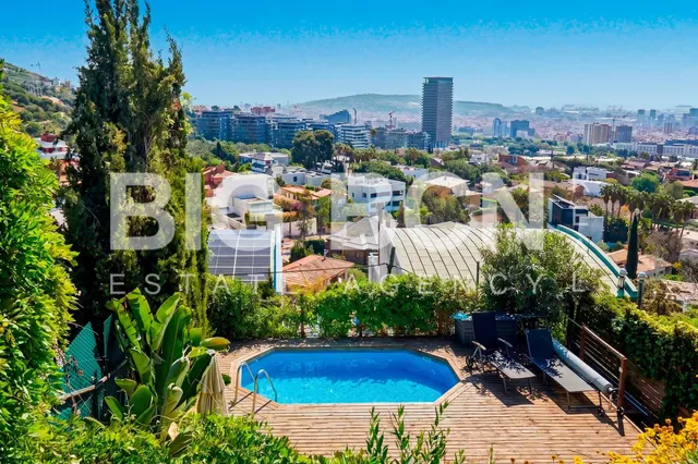 Exclusiva casa con vistas panorámicas — 2