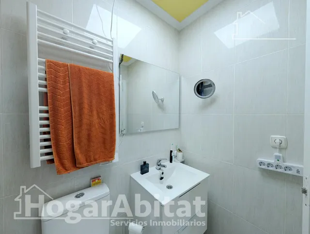 REFORMADO CON TERRAZA, PISCINA Y GARAJE CERCA DE LA PLAYA — 48