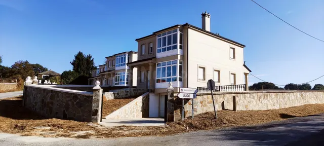 Chalet 4 habitaciones 277m² en venta - Cerca de Lugo