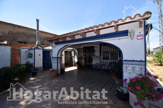 GRAN CHALET CON 4 DORMITORIOS, GARAJE Y PISCINA - foto 3