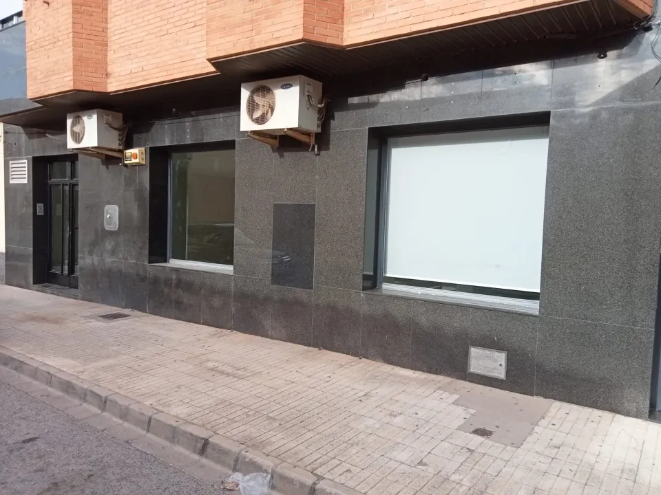 LOCAL EN VENTA Y ALQUILER EN LA GINETA