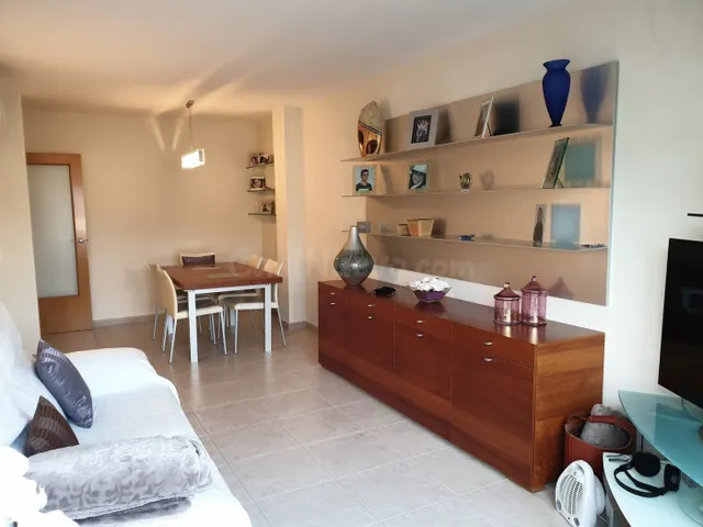 ALQUILER APARTAMENTO AMUEBLADO EN EL CENTRO DE ROSES - foto 2