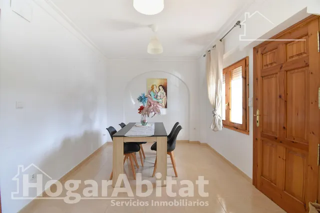 ¡espectacular! bajo acogedor, luminoso y esquinero con parking, todo amueblado — 42