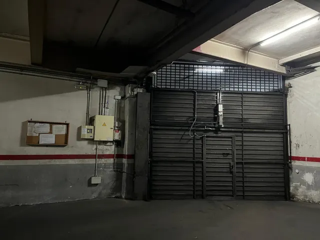Dos plazas de parking juntas en el centro del Hospitalet de Llobregat — 3