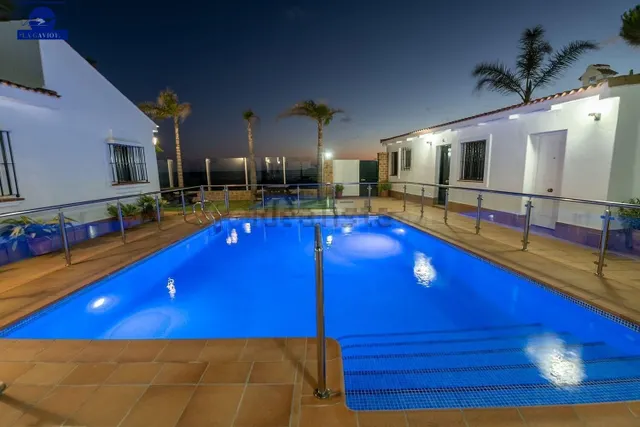 CHALET CONVERTIDO EN APARTAMENTOS - foto 4