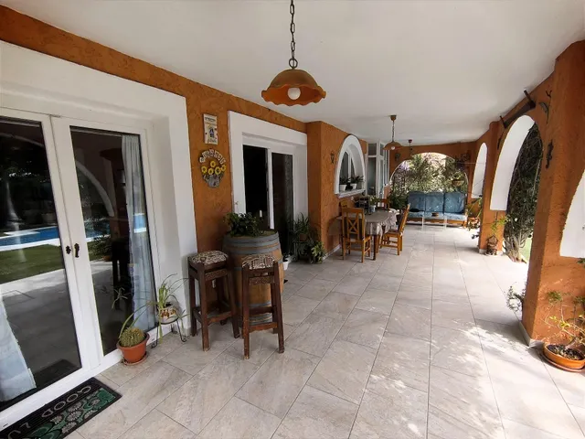 Precioso chalé unifamiliar aislado con piscina y amplio garaje — 10
