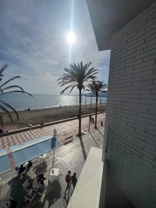 FANTÁSTICO PISO EN PRIMERA LINEA DE PLAYA PARA ALQUILER VACA - foto 3