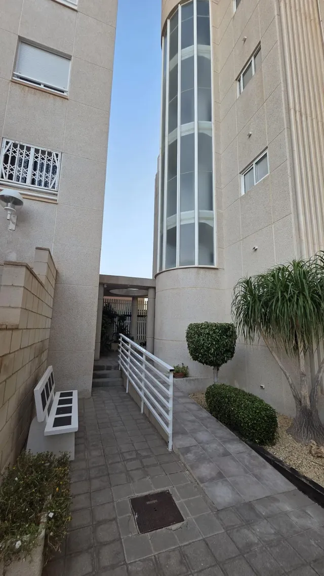 Vive frente al mar en este exclusivo piso en la Playa de Muchavista. — 50