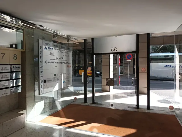 FANTÁSTICAS OFICINAS EN VENTA EN EL CORAZÓN DE BCN — 23
