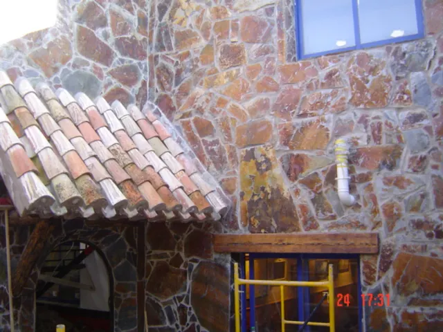 La nave dispone de oficina, cocinilla, almacén, etc. En un t - foto 2
