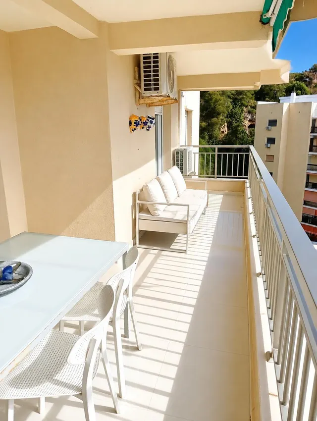 Amplio y luminoso piso de 3 dormitorio con impresionantes vistas al mar en la Carihuela, Torremolinos — 6