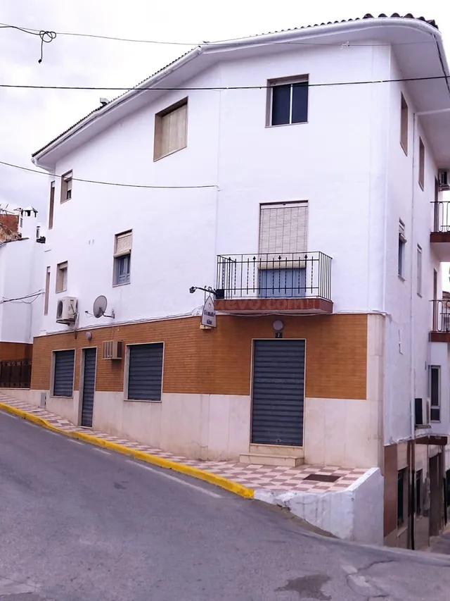 🏡✨ GRAN OPORTUNIDAD EN CASTILLO DE LOCUBÍN – LOCAL CON INFIN