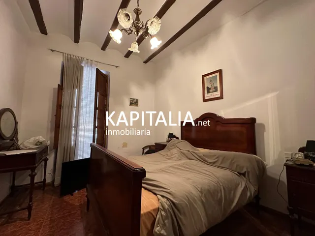 Casa en EXCLUSIVA en VENTA en el centro de Rotglà i Corberà con patio interior y 5 habitaciones — 6