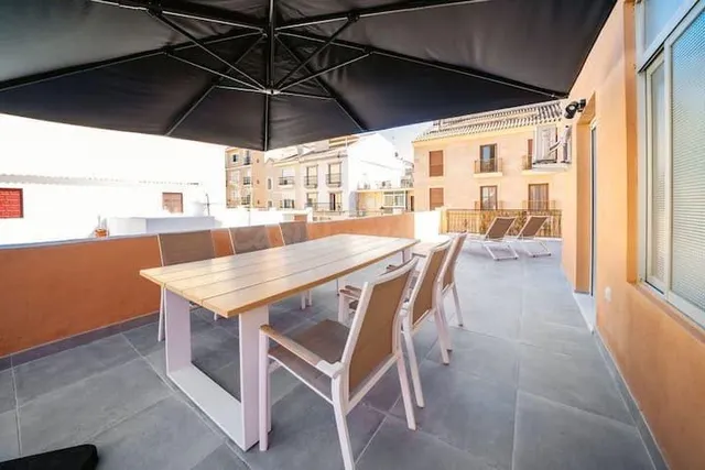 VIVIENDA RECIÉN REFORMADA CON AMPLIA TERRAZA Y PARKING EN FU - foto 2