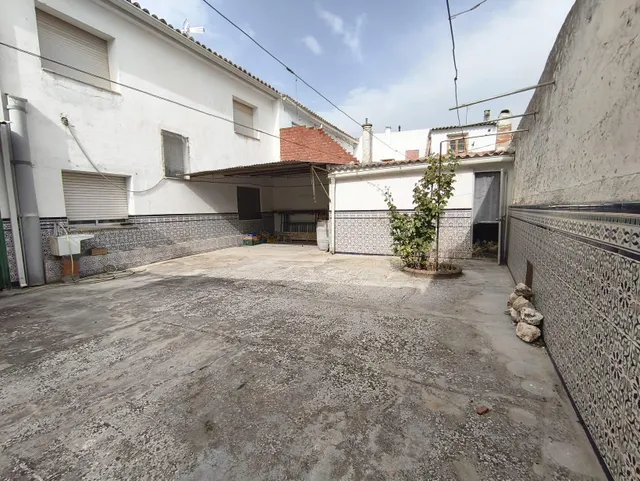 Amplia Casa en Noblejas - Oportunidad Única por €180,000 — 12