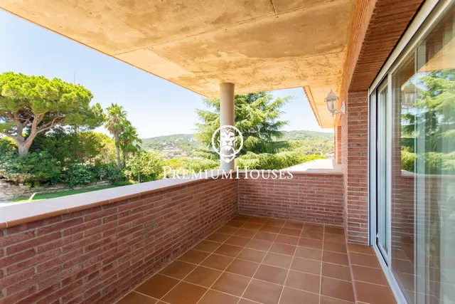 Exclusiva casa con jardín, piscina y espectaculares vistas al mar en Sant Andreu de Llavaneres — 22