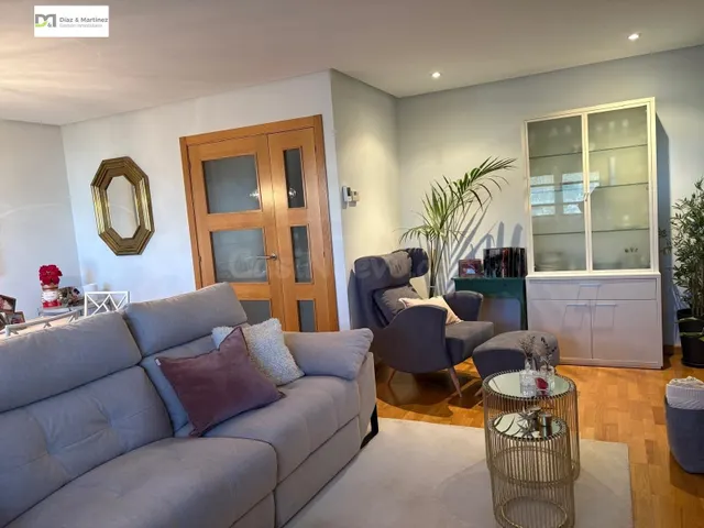 CHALET PAREADO  PRÓXIMO A ESPACIO LEÓN — 4