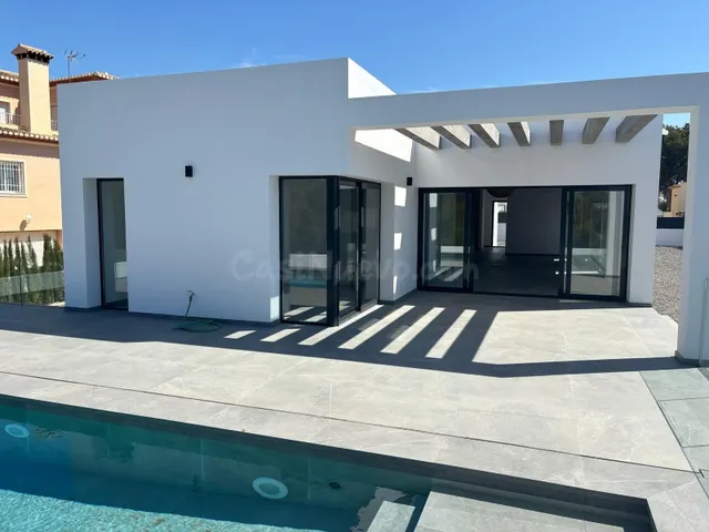LUJOSA VILLA DE OBRA NUEVA ACABADA Y DISPONIBLE - foto 5