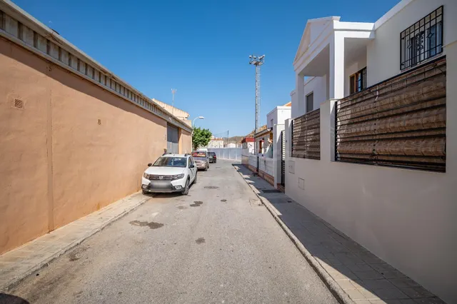 ¡Tu Oasis Playero en Calahonda por solo 355.000€! - foto 2