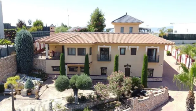 CHALET INDEPENDIENTE EN VENTA EN URB. LA ALCAYNA, AMPLIO, LUMINOSO Y EN PERFECTO ESTADO — 17