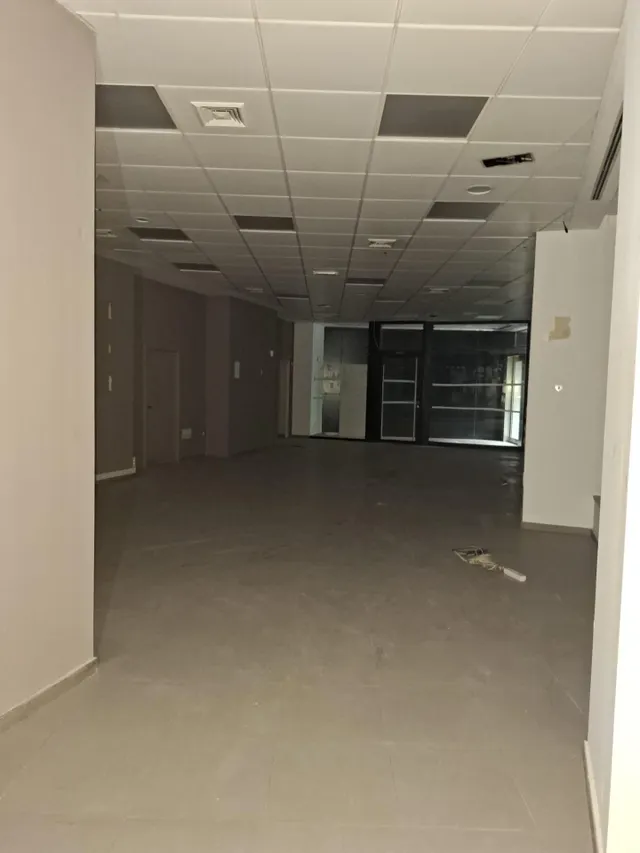 SE VENDE LOCAL EN RENTABILIDAD EN CALLE MAURICIO LEGENDRE 4. — 10