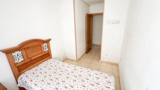 Apartamento con terraza, Alicante, Torrevieja. 3 habitaciones, 88 m2, 700 metros al mar — 5