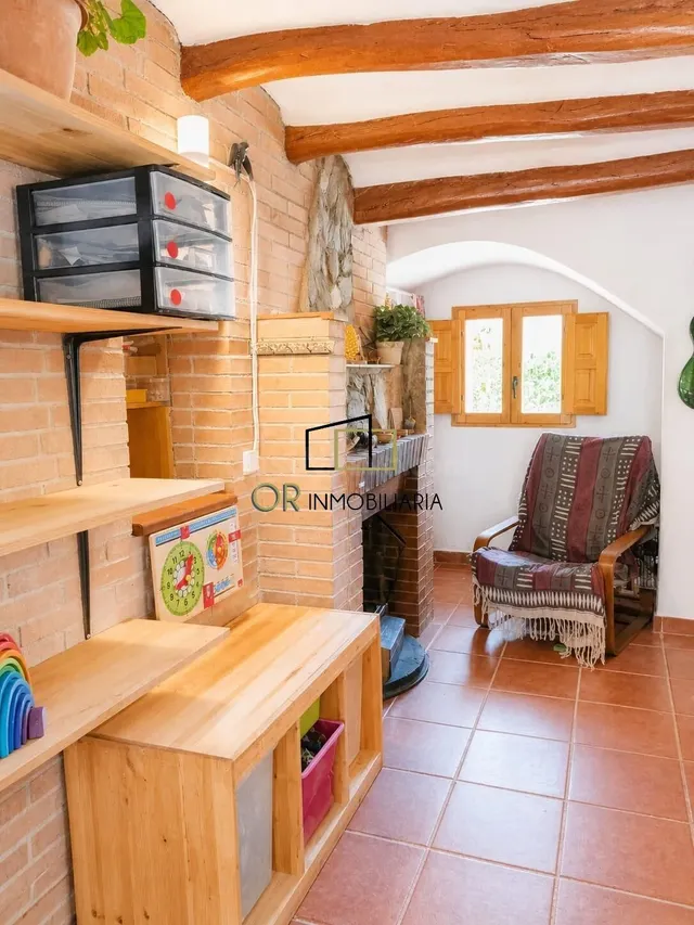 Casa a tres vientos con 4 habitaciones y parcela rústica de  - foto 2