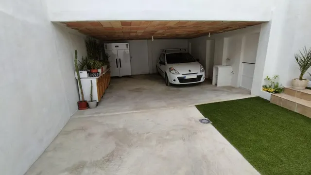 ESPECTACULAR CASA EN ESQUINA EN LA ZUBIA — 46
