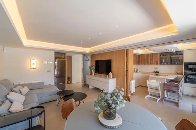 Impresionante Vivienda de Lujo con Diseño Moderno y Comodidades Exclusivas — 20
