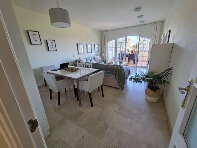 Bajo con terraza de 24 m2 y vistas al golf en Royal Golf Riv - foto 4