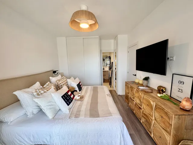 Venta de casa adosada con tres dormitorios en Benalmádena Costa, Málaga, Costa del Sol — 45