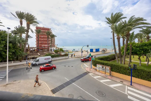 Apartamento de tres dormitorios y dos baños en residencial Duquesa Beach, primera línea de la playa de los locos — 30