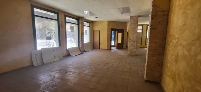 SE VENDE LOCAL COMERCIAL A 2 CALLES, CHAFLÁN EN ARQUITECTO VANDELVIRA. CON MULTITUD DE POSIBILIDADES — 11