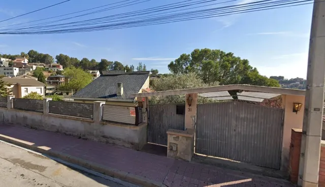 Se vende CASA OKUPADA en Sant Esteve Sesrovires (Barcelona) - foto 3