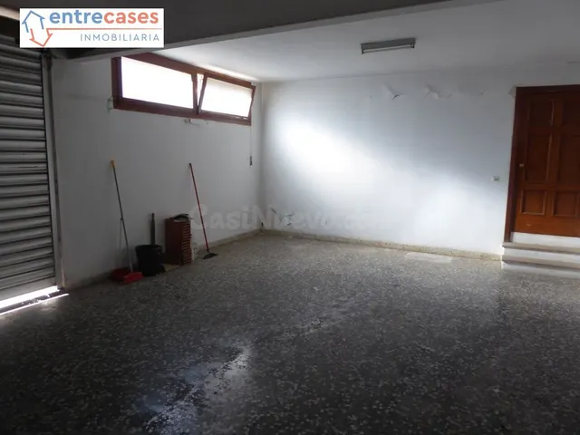 CASA A TRES ESQUINAS SITUADA A ESCASOS METROS DE LA IGLESIA  - foto 5