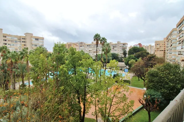 Vive la luz y el espacio en este amplio piso de Garden Playa! — 39