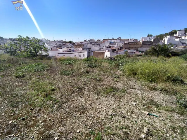 SE VENDE TERRENO URBANO CON GARAJE — 4