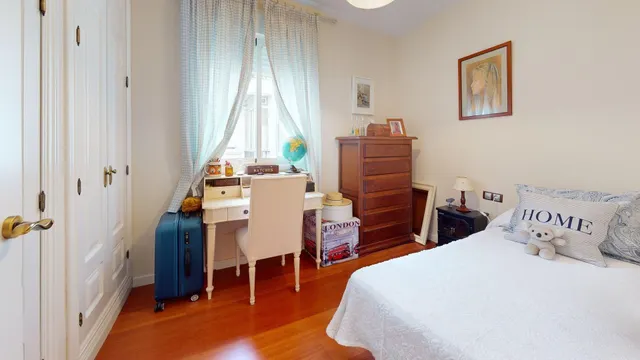 Magnifica vivienda de 4 dormitorios, convertida en 3 dormitorios, con dos baños, vestidor y terraza — 27