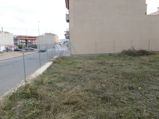 PARCELA URBANA CON CASA DE PIEDRA PARA REHABILITAR — 20