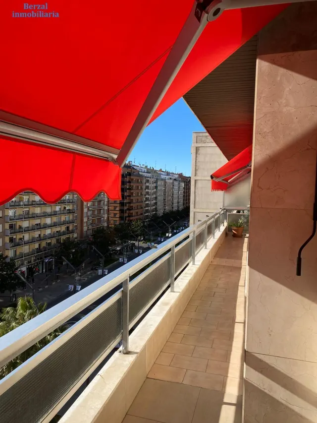 Piso en GRAN VIA , siete dormitorios. Orientación SUR. Dos garajes opcionales — 6