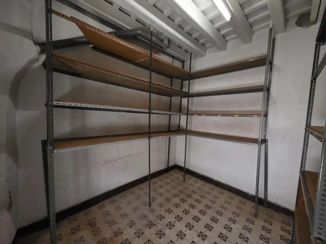 ¡Descubre el potencial de esta joya arquitectónica en el corazón del vibrante barrio de Feria! — 11