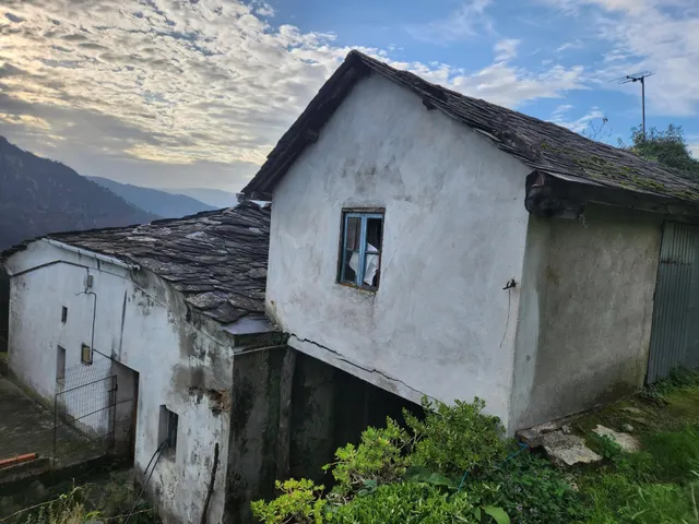 PRECIOSA CASA CON CAPILLA Y TERRENOS EN VILLAYON (ASTURIAS) — 11