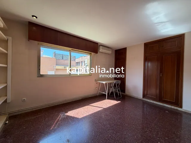 Piso luminoso en Plaza de la Concepción. — 9