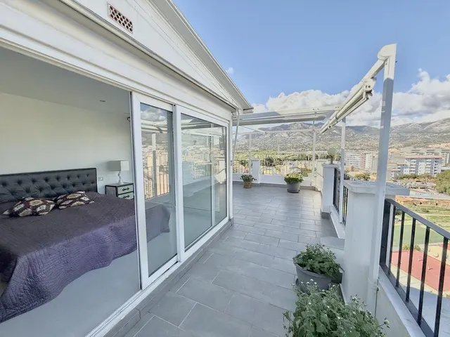 Ático con amplia terraza de 154 m2 y vistas panorámicas en los boliches, Fuengirola — 25