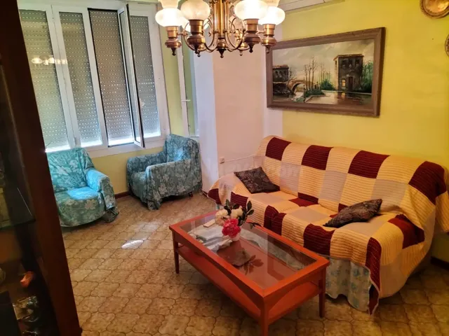 Edificio en Calle Colón - EN VENTA y en alquiler sólo el Loc - foto 2