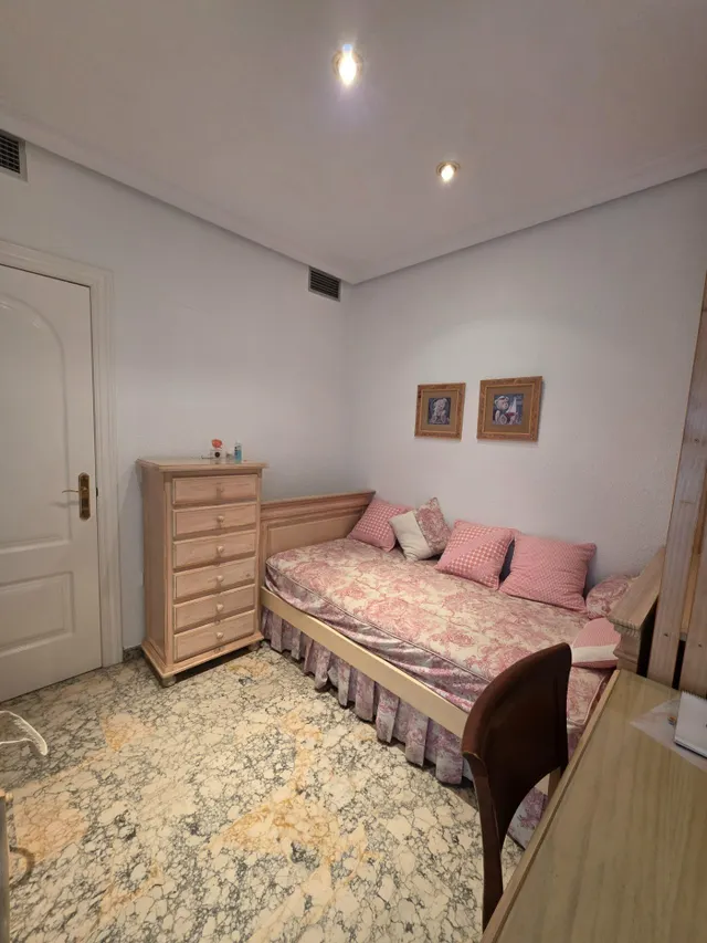 Piso de 3 dormitorios con ascensor y trastero — 11
