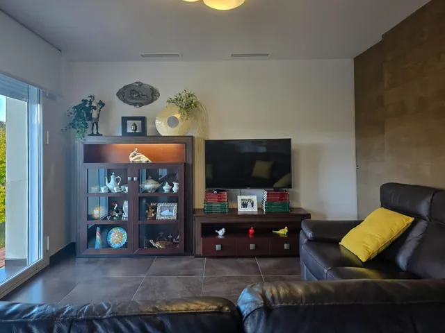 CASA DE 2 PLANTAS CON APARTAMENTO Y JARDIN — 41