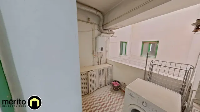 Piso para reformar en el centro de Alicante. — 12