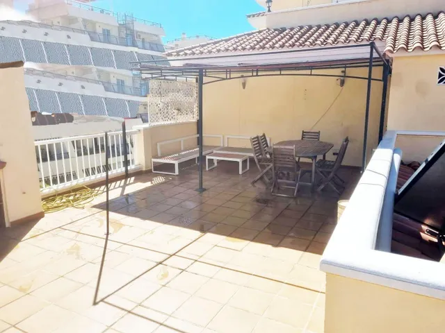 Amplio y acogedor piso en Torrequebrada con garajes incluidos — 11