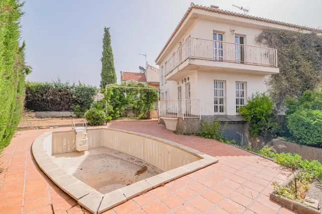 Chalet independiente en esquina en una zona muy buena de Huétor Vega — 2